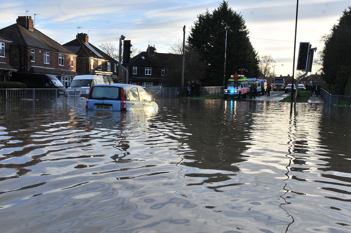 36 pictures of the York Christmas floods 2015: Emergency services ...